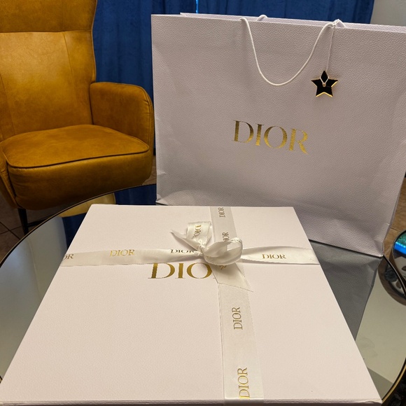 Christian Dior book tote - Picture 1 of 4